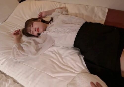 Cậu anh trai biến thái chuốc say em gái rồi địt khi ngủ say Cậu anh trai biến thái chuốc say em gái rồi địt khi ngủ say