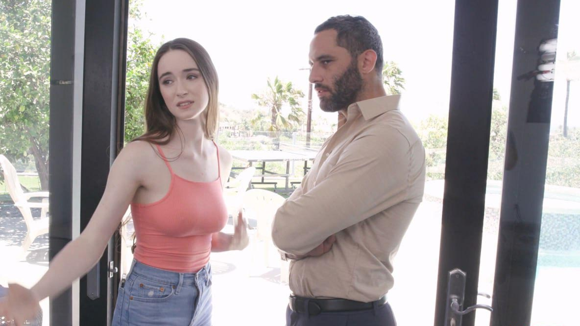 Chịch con hàng múp bú liếm cực sướng Chịch con hàng múp bú liếm cực sướng