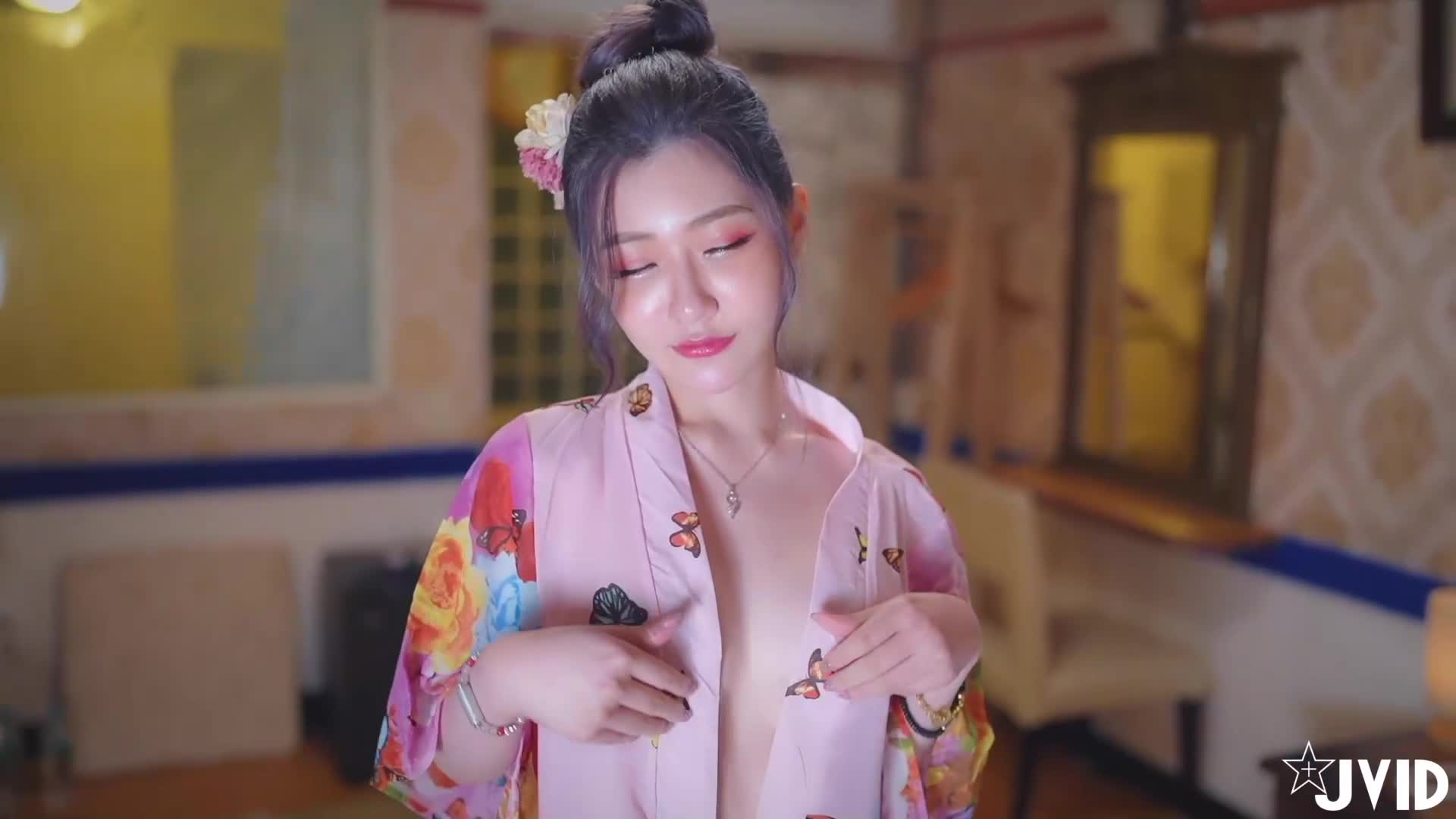 Cuộc gặp gỡ cùng cô chủ khách sạn xinh đẹp Cuộc gặp gỡ cùng cô chủ khách sạn xinh đẹp