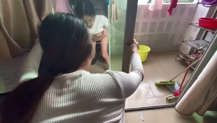 Doggy em trước gương Doggy em trước gương