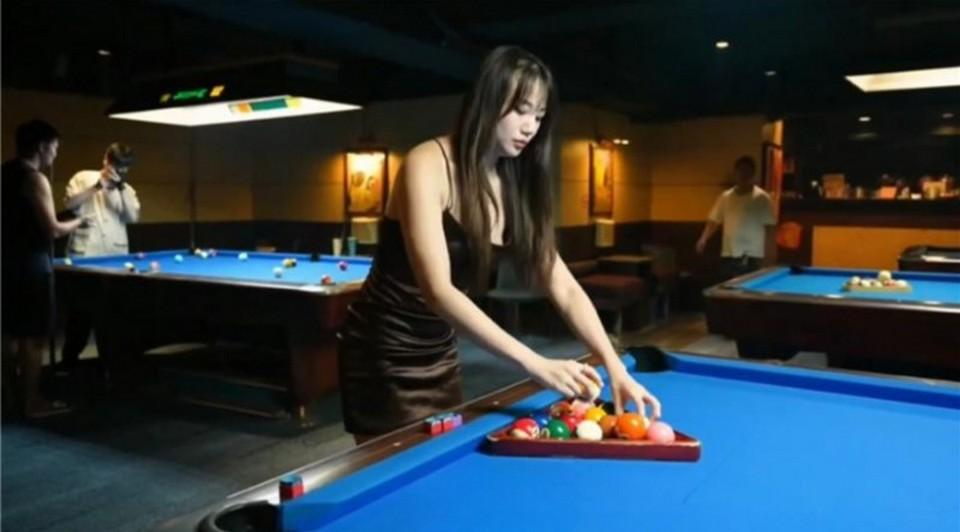 ED-39 - Trải nghiệm em gái làm quán bi-a bím hồng ED-39 - Trải nghiệm em gái làm quán bi-a bím hồng