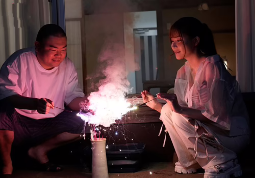 Một đêm vui vẻ và sung sướng cùng cô bạn học thời thơ ấu Một đêm vui vẻ và sung sướng cùng cô bạn học thời thơ ấu