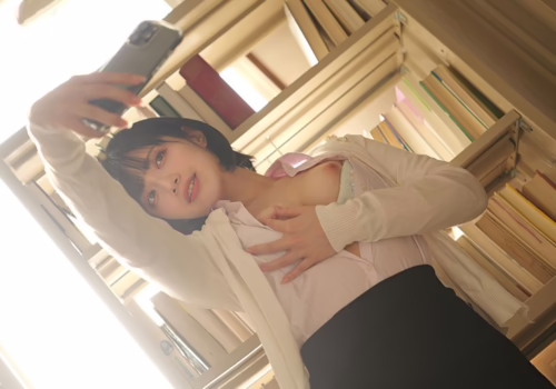 Nữ giáo viên thích chụp ảnh khỏa thân và những cậu học trò biến thái Nữ giáo viên thích chụp ảnh khỏa thân và những cậu học trò biến thái