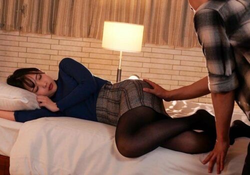 Nữ phát thanh viên nổi tiếng cùng một đêm với anh trợ lý may mắn khi không thể về nhà Nữ phát thanh viên nổi tiếng cùng một đêm với anh trợ lý may mắn khi không thể về nhà